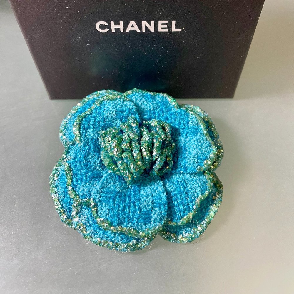 CHANEL 19 K CAMELLIA TWEED Brooch Turquoise